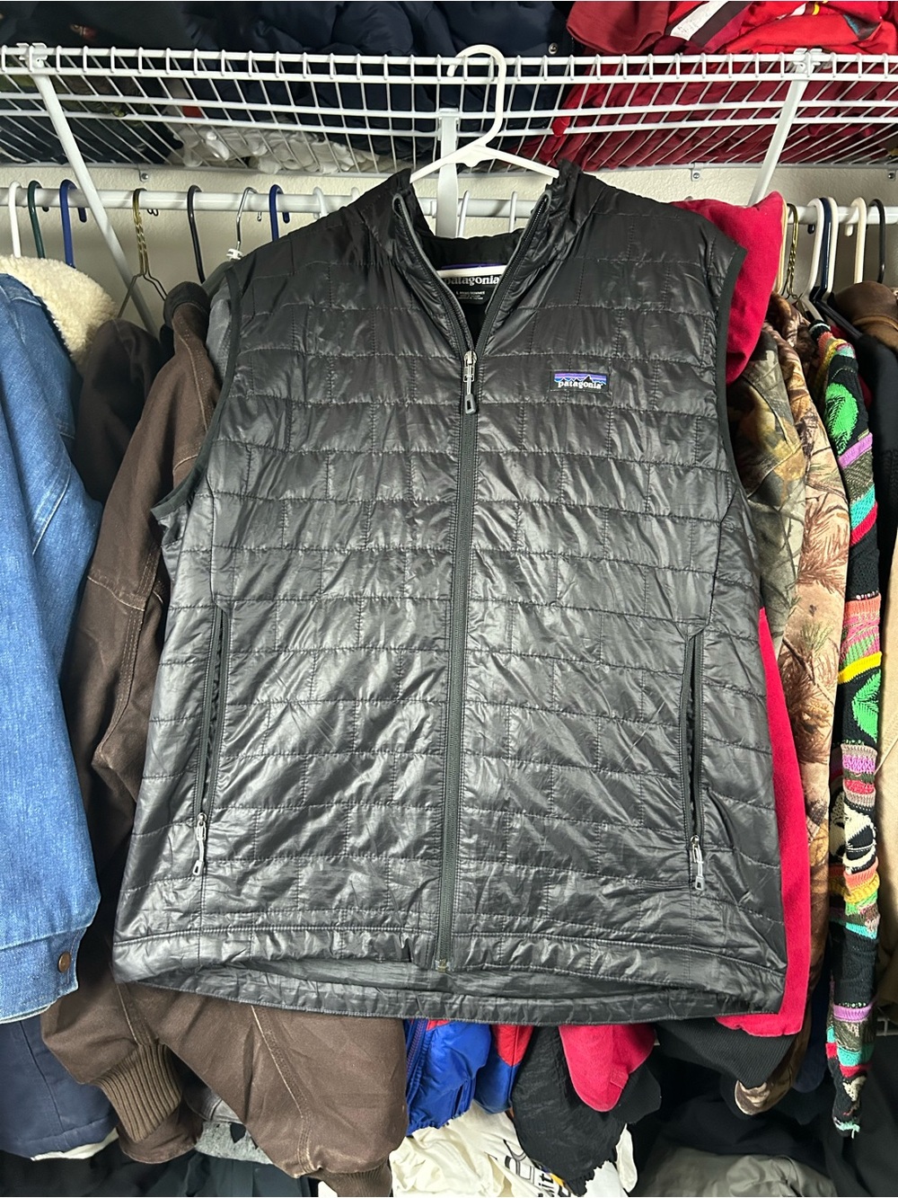 Patagonia Men's Black Quilted puffer Vest with Zip Pockets